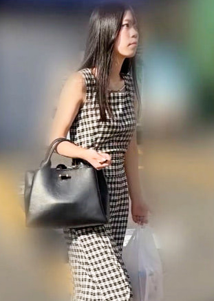 無防備に寝てる女に中出し卑猥行為 9 普通顔の爆乳女 ノースリーブの女527055