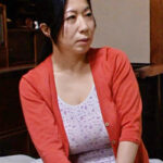 激しいオナニーで自分を慰める欲求不満の超巨乳母さん！そんな母を慰める親孝行な愚息との禁断情事！536640