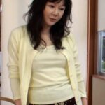 息子の股間が気になるお母さん、寝ている息子のベットに潜り込んでキスをしたりチ○ポをまさぐったり好き放題！！我慢の限界の二人は激しく求めあい「お母さんをめちゃくちゃにして～」と息子に欲情する性獣五十路お母さん！！