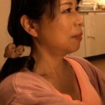 寿司職人を目指す息子の為に乳房を揉ませてあげる母！？いつしか握りの練習が性欲に負け…