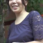 電マで愛液ぐっしょり。感じやすいむっちり熟女！