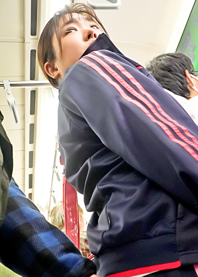 巨乳少女羞恥電車 発育した胸を変態性癖で汚しまくれ！ 推定Kカップ 玩具イカセ肉感娘469972